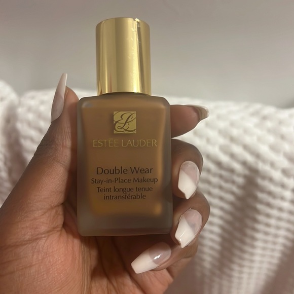 Estee Lauder Double Wear Stay in Place Foundation - Picture 3 of 3